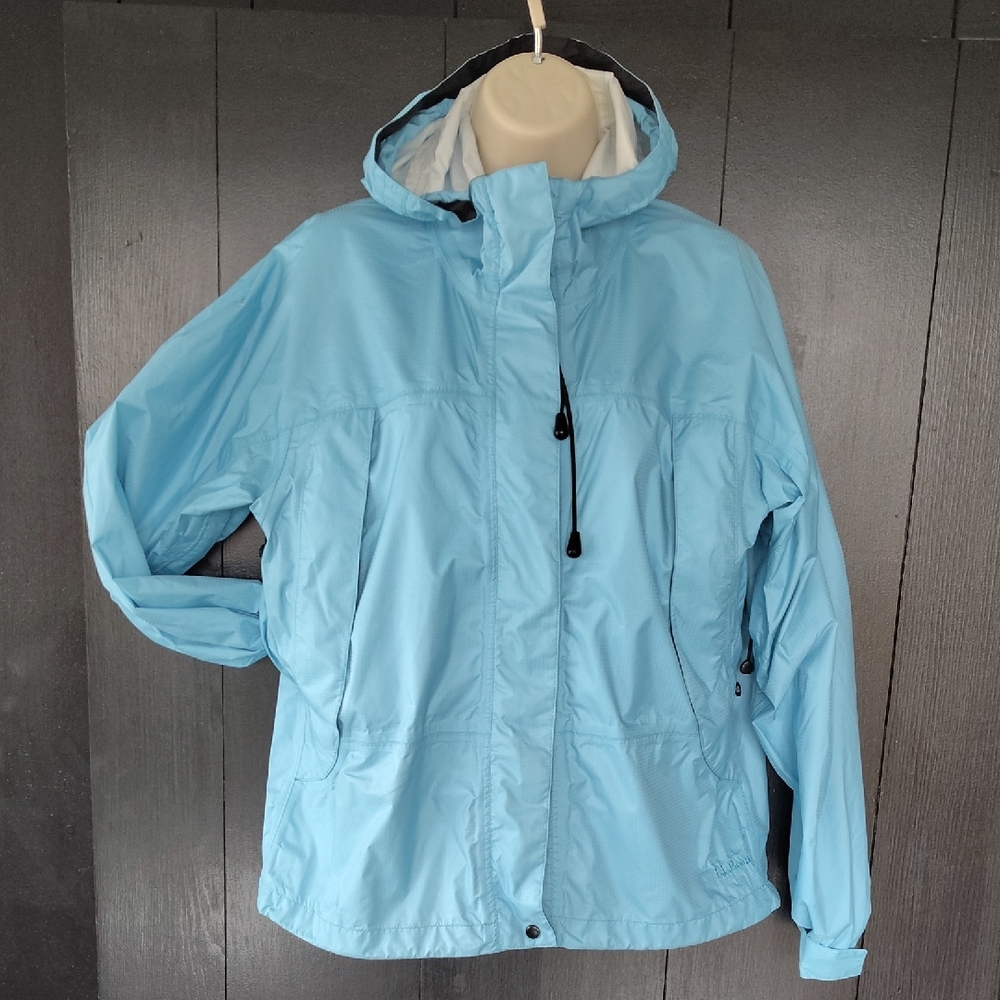 🌧️ LL Bean Weather Jacket in Light Blue. Nylon. Size Small in Women's.